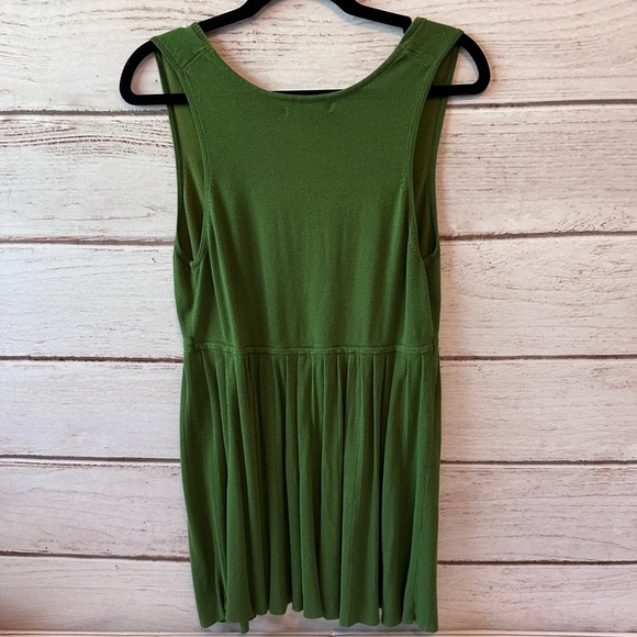 Vertigo Paris Green Sleeveless Knit Top - Size L Lightweight Office Career - Picture 2 of 5